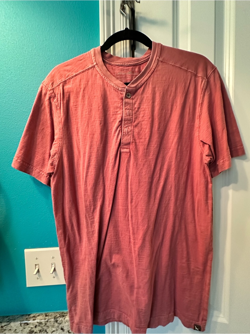 Men's Short-Sleeve Henley Shirt in Dusty Coral Eddie Bauer size M